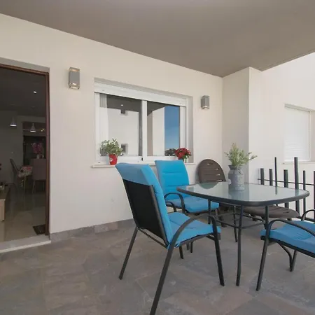 بيت للعطل 059 Luxury - Ac/wifi تورّيفيِخا